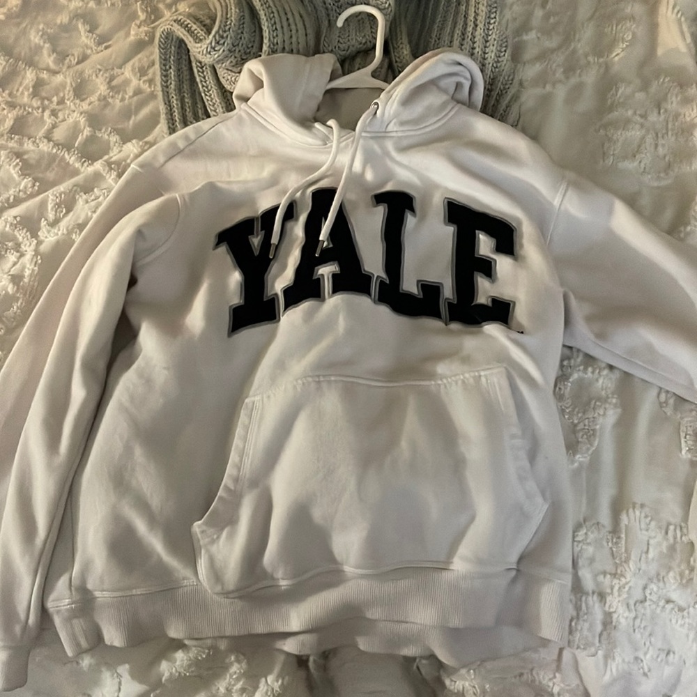 yale hoodie